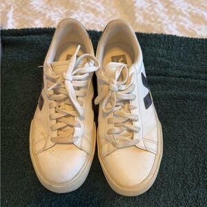 Veja Campo Snesker White with Black Logo